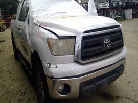 2013 TOYOTA TUNDRA, WHITE, EXTD CAB, 5.7L, AT. 2WD.   Z26492